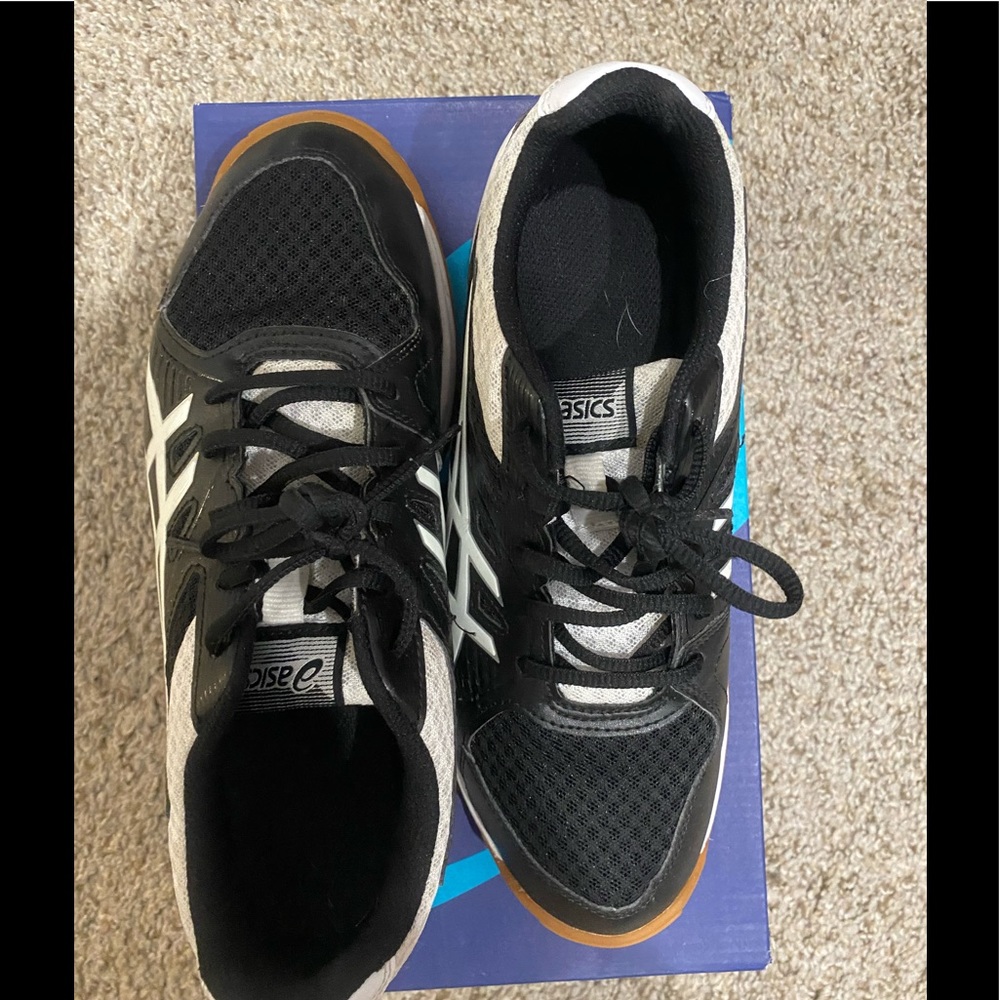 ASICS Volleyball shoes. Very light wear. Size 8